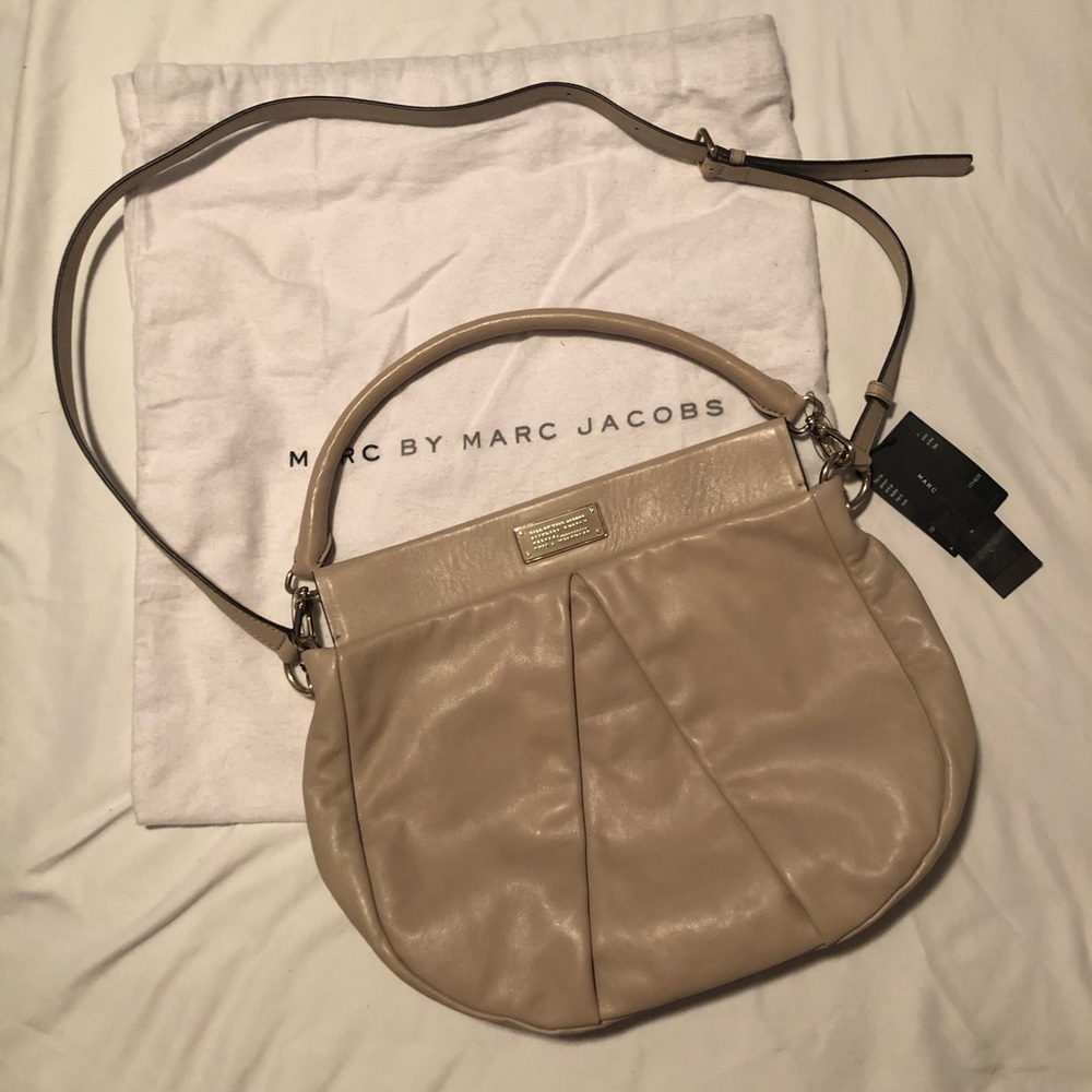 BNWT Marc Jacobs hobo style bag w/strap included